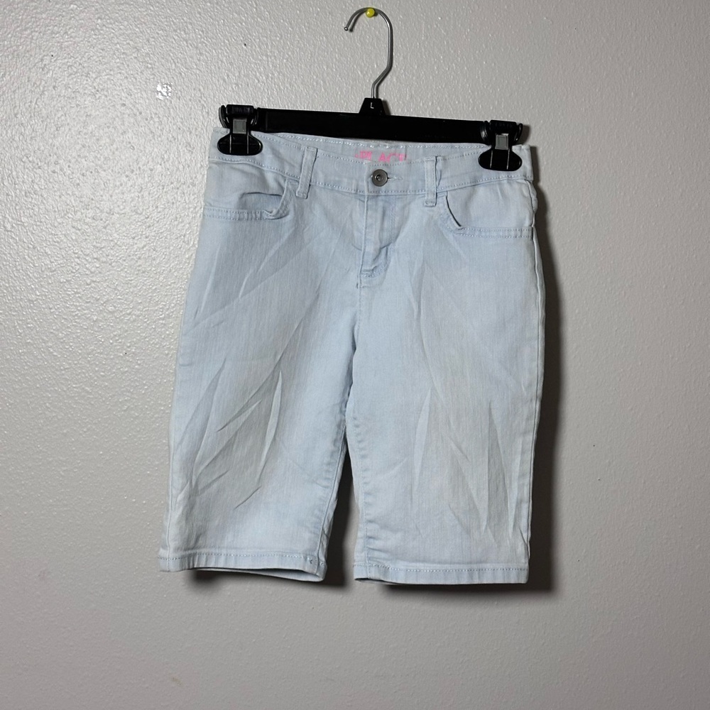 The Children’s Place Girls Kids Denim Light Blue Capri Shorts size 10.